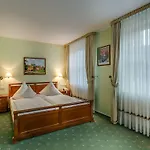 Hotel Zur Burg Gmbh 3*