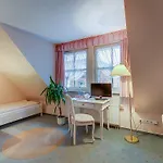 Zur Burg Gmbh Hotel Burg Stargard