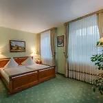 Hotel Zur Burg Gmbh