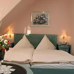 Zur Burg Hotel 3*