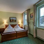 Hotel Zur Burg Gmbh 3*