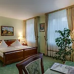 Zur Burg Gmbh 3*