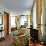Hotel Zur Burg Gmbh 3*