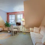 Zur Burg Hotel 3*