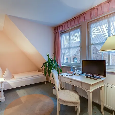 Zur Burg Gmbh Hotell