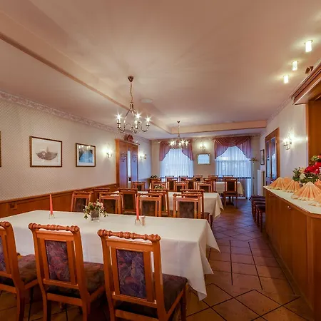 Hotel Zur Burg Gmbh Burg Stargard