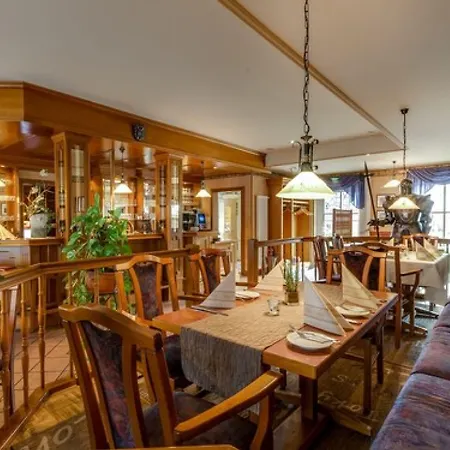 Hotel Zur Burg Gmbh 3*