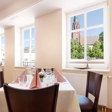 Zur Burg Gmbh Hotel Burg Stargard