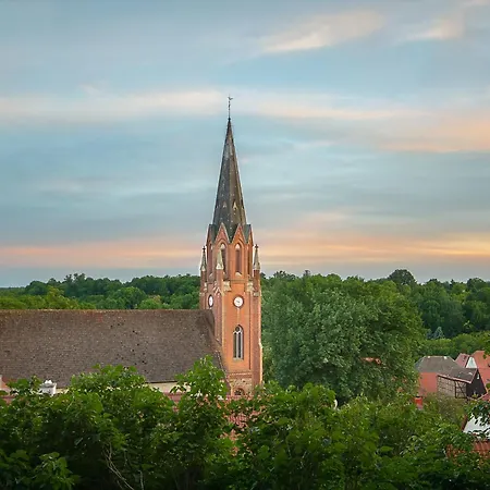 Zur Burg Gmbh Hotel Burg Stargard