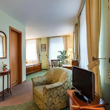 Hotel Zur Burg Gmbh 3*