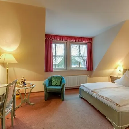 Hotel Zur Burg Gmbh 3*