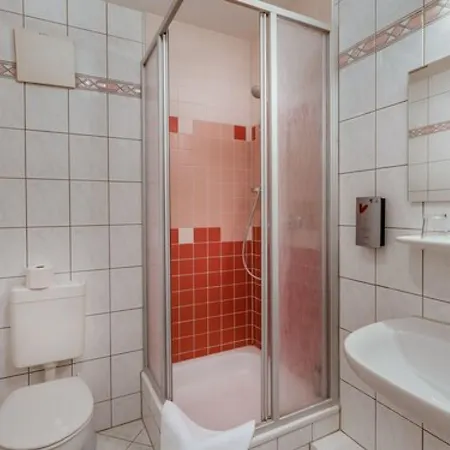 Hotell Zur Burg Gmbh