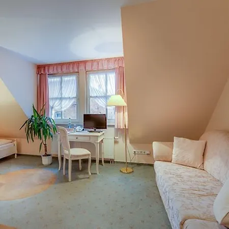 Zur Burg Gmbh Hotel 3*