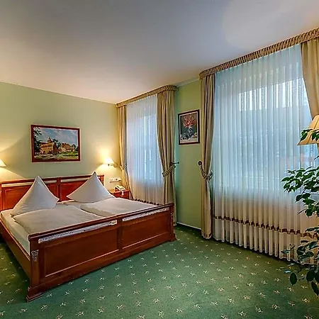 Zur Burg Gmbh فندق 3*