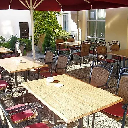 فندق Zur Burg Gmbh Burg Stargard