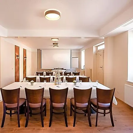 Hotell Zur Burg Gmbh 3*