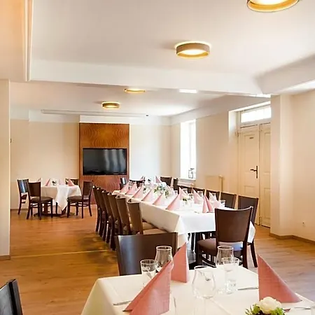 Zur Burg Gmbh 3* Burg Stargard