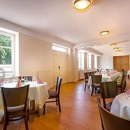 Hotell Zur Burg Gmbh 3*