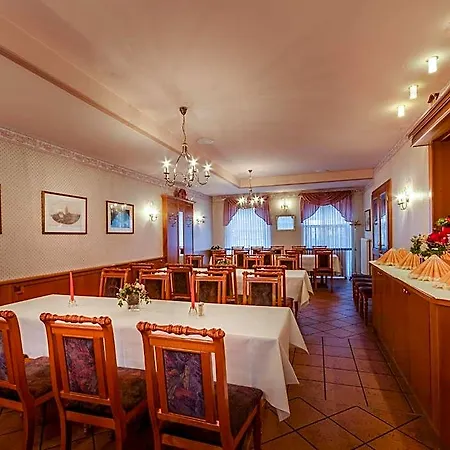 Zur Burg Gmbh فندق Burg Stargard