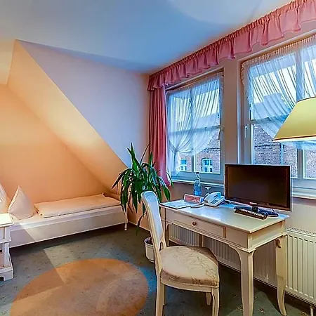 فندق Zur Burg Gmbh