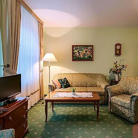 فندق Zur Burg Gmbh Burg Stargard