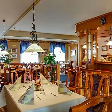 فندق Zur Burg Gmbh Burg Stargard