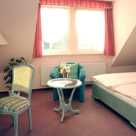 فندق Zur Burg Gmbh Burg Stargard