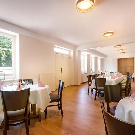 Zur Burg Gmbh Hotel 3*