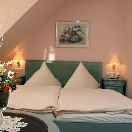 Zur Burg Gmbh فندق 3*