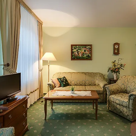 Zur Burg Gmbh فندق Burg Stargard