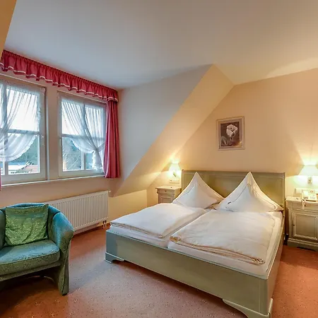 Zur Burg Gmbh Hotel Burg Stargard