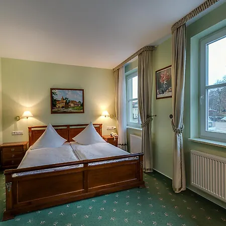 Hotel Zur Burg Gmbh 3*