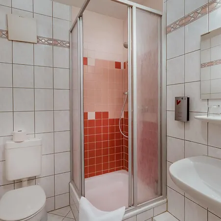 Hotel Zur Burg Gmbh 3*