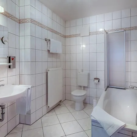 Hotel Zur Burg Gmbh Burg Stargard
