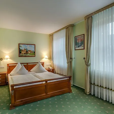 Zur Burg Gmbh