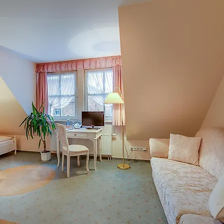 Zur Burg Gmbh فندق 3*