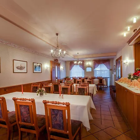 Hotel Zur Burg Gmbh