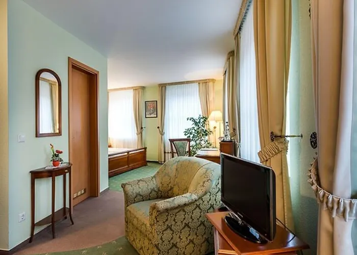 Hotel Zur Burg 3*