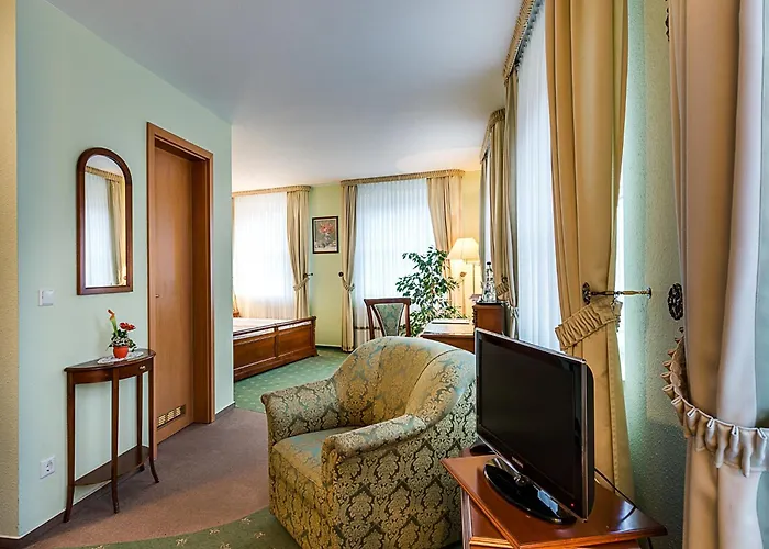 Hotel Zur Burg 3*