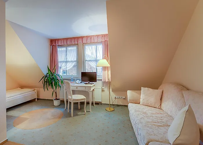 Zur Burg Hotel 3*